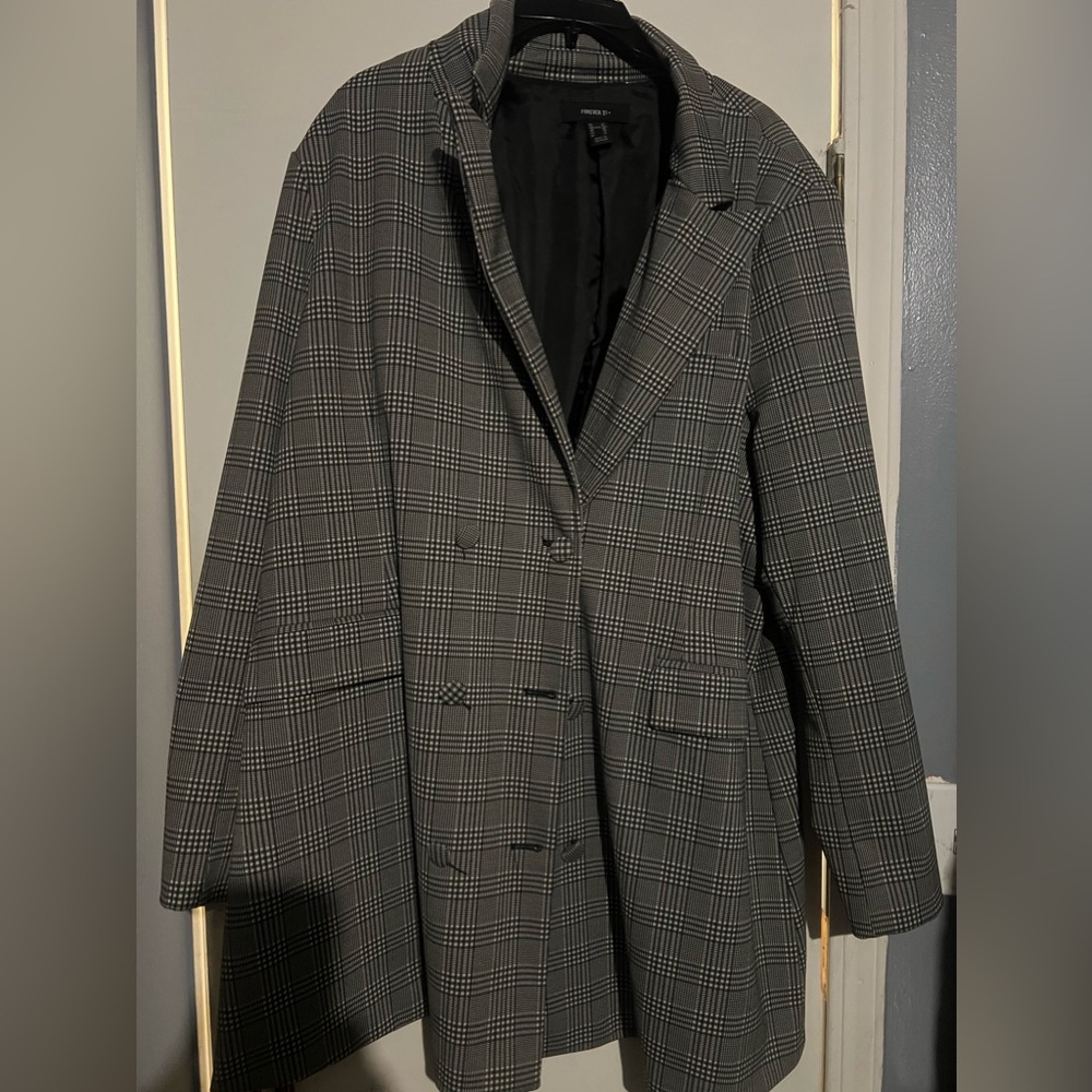 Dressy jacket/blazer in white and black stripped pattern lightly used size 2x